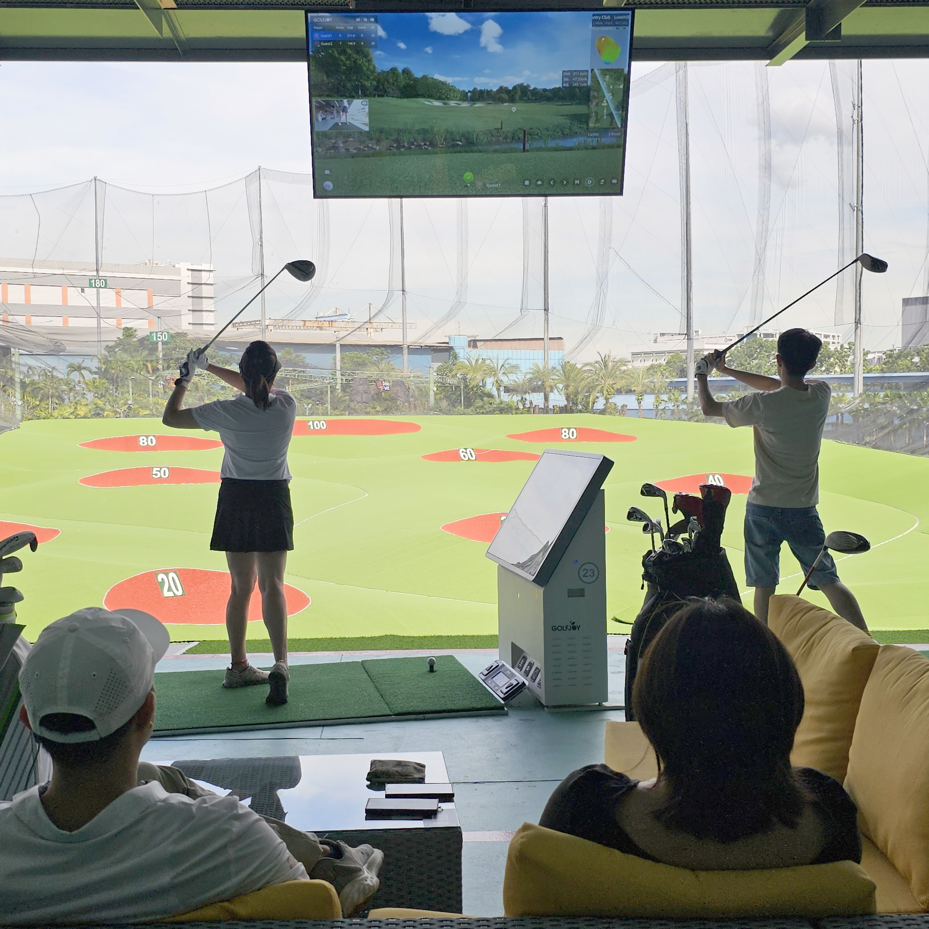 clubFACE 高尔夫练习场