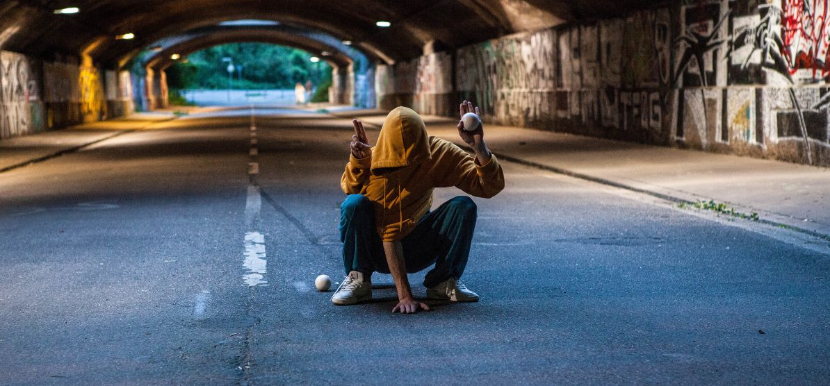 Esplanade Presents | Flipside Between the Catch and the Throw: Creating a Movement Language for Juggling Workshop By Maleta Company and Compagnie Balancetoi (Ireland, Spain)