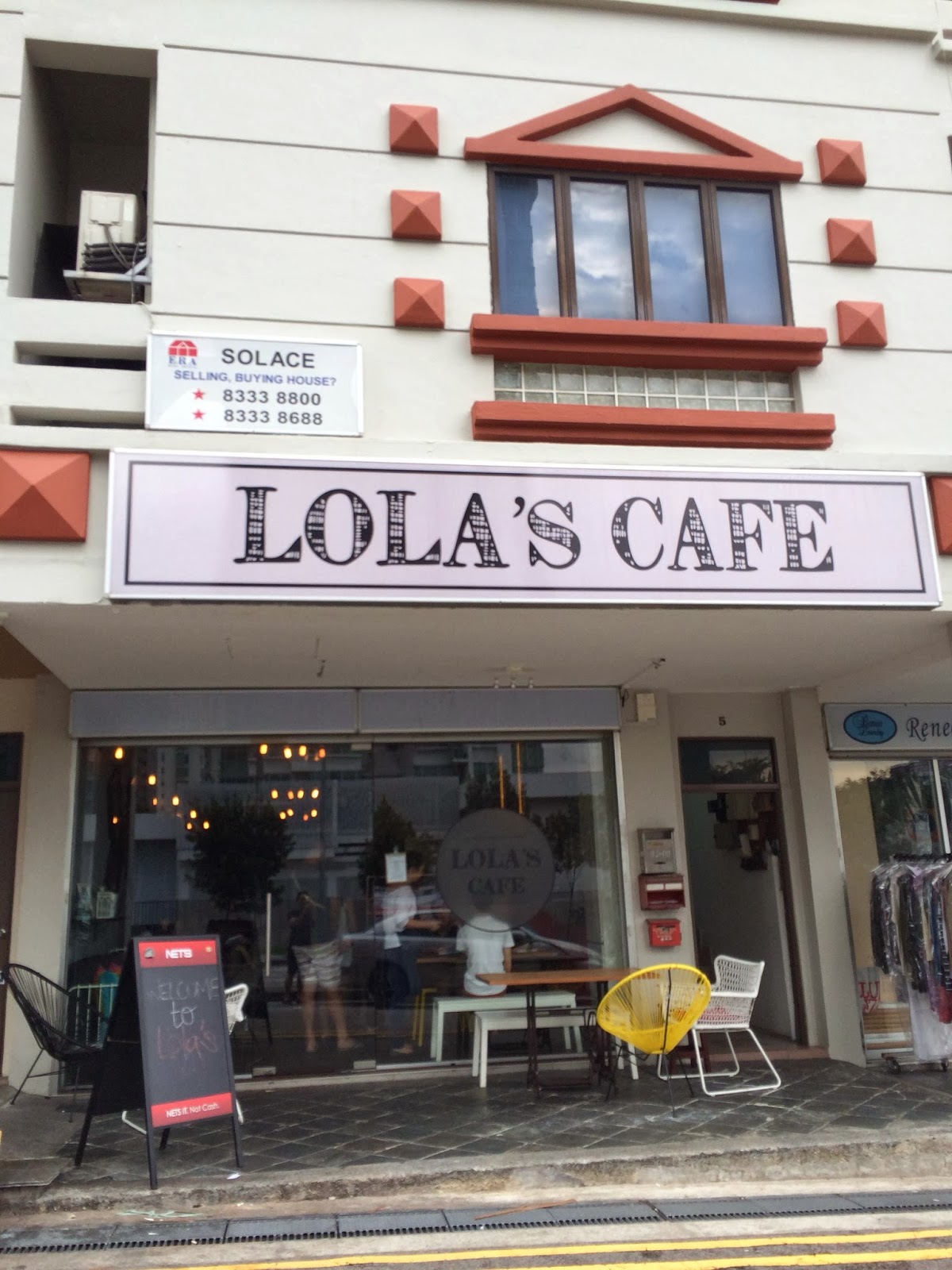 Lola's Cafe