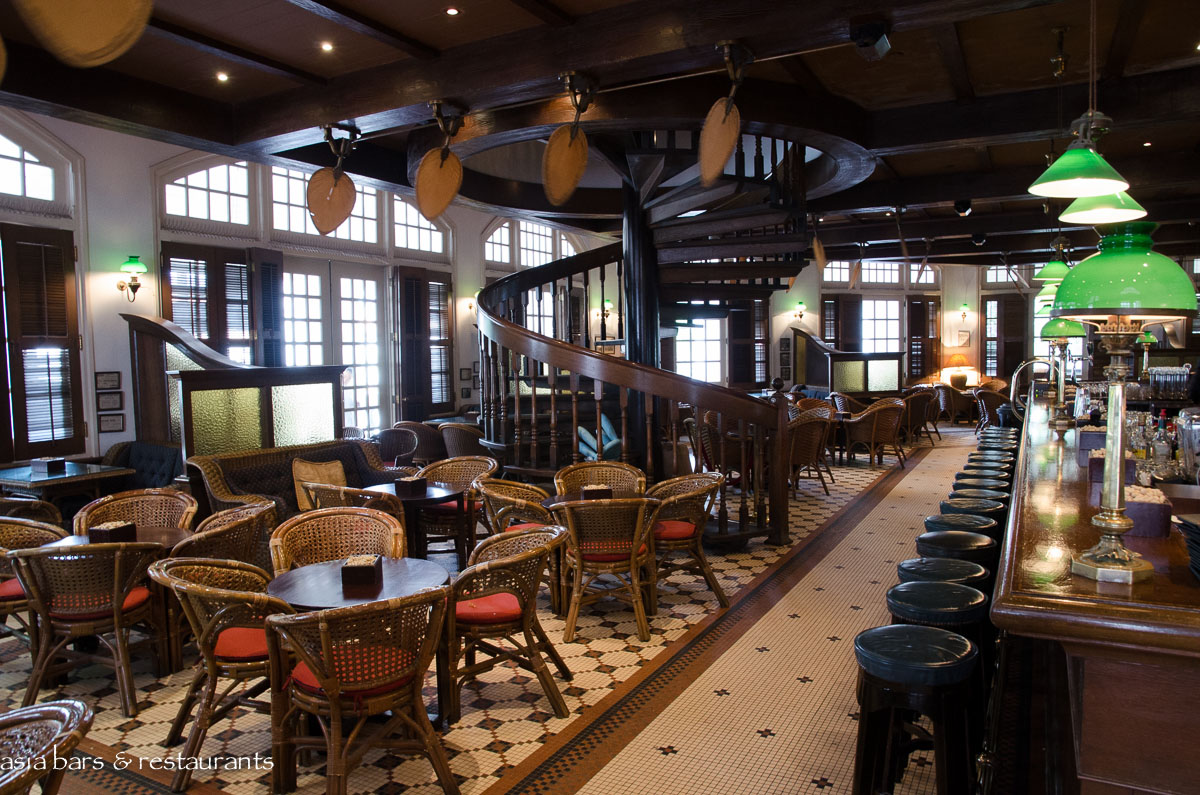 Long Bar — Raffles